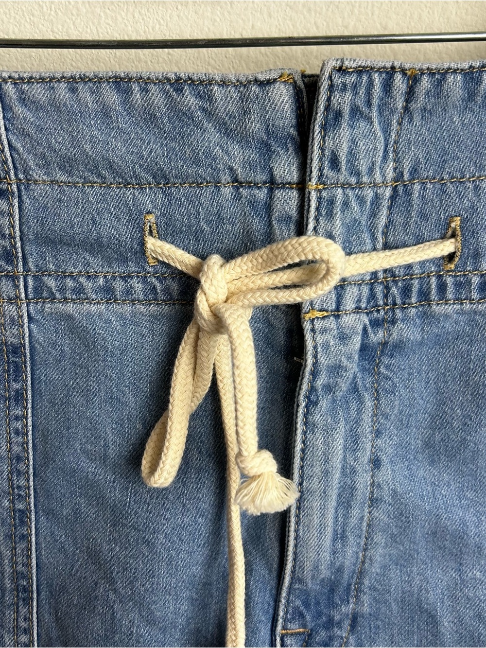 NWT ba&sh Mabo Paperbag High-Waist Denim Shorts Light Wash Organic Cotton 40/L - Picture 4 of 13